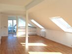 Blick in die Küche - Erstbezug nach Renovierung – Helles, großzügiges Wohnen mit Kamin & drei Balkonen!