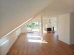Blick ins Wohn-und Esszimmer - Erstbezug nach Renovierung – Helles, großzügiges Wohnen mit Kamin & drei Balkonen!