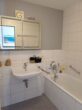 Bad 1 mit Wanne und WC - Hochwertige 4-Zimmer-Wohnung mit Weitblick in Filderstadt-Bonlanden!