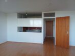 Blick in die Küche und zum Flur - Attraktive 1,5 Zimmer Wohnung mit Fernblick in Stuttgart-Asemwald!